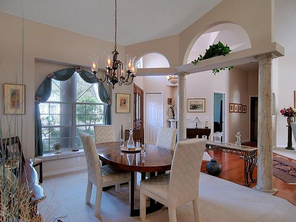 3rd image of 211 Waterbury Ln