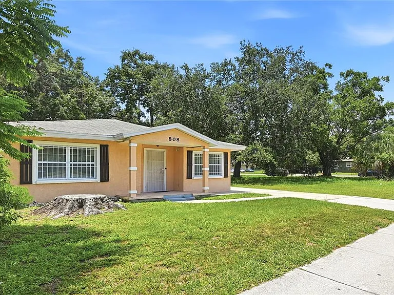 808 S Ivey Ln — Photo 2