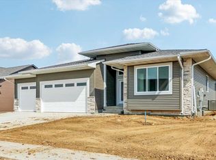 750 Chamberlin Ln, North Liberty, IA 52317