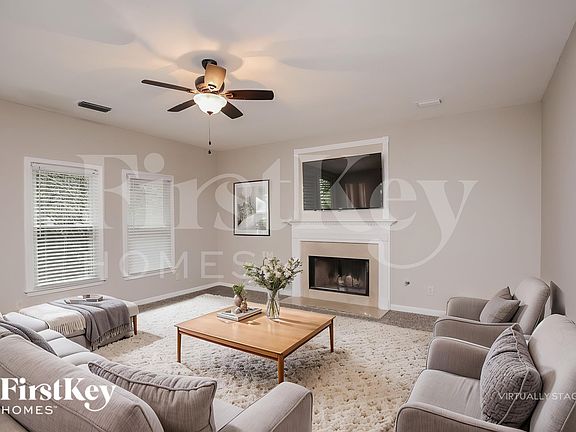 4th image of 3215 Maple Terrace Dr