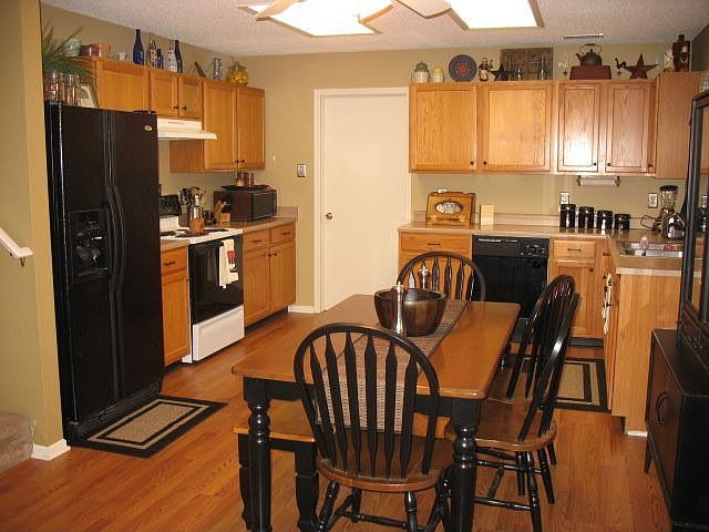 Lots of cabinets
