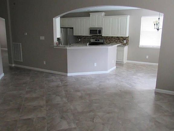 5th image of 1818 Thistlecreek Ct