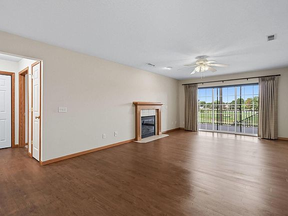 3rd image of 2952 Holiday Ct #3