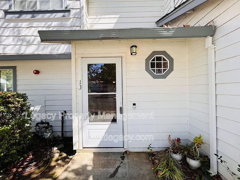 2 bed, 2.5 bath, 1094 sqft, $2,450 — Photo 2