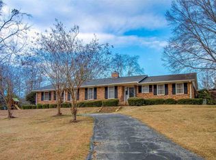 810 Brookside Dr, Elberton, GA 30635
