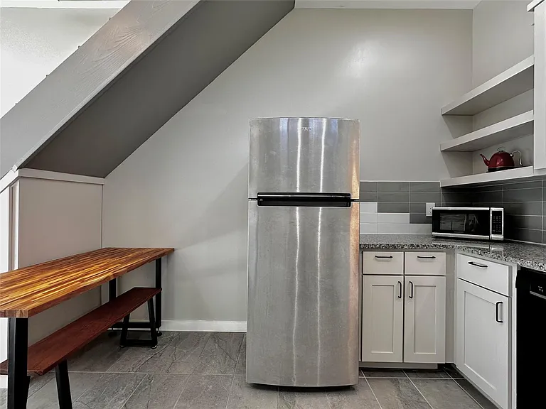 914 E 39th St #2 — Photo 8