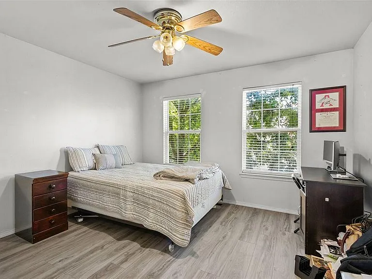 907 W Peachtree Dr — Photo 12