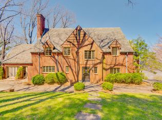 512 W Brow Rd, Lookout Mountain, TN 37350