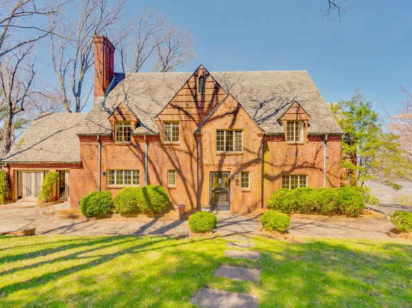 512 W Brow Rd, Lookout Mountain, TN 37350