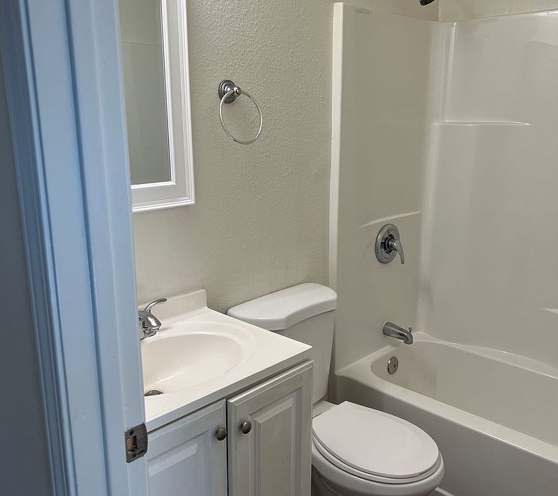 1st image of 4053 Wilson Ave Unit 6