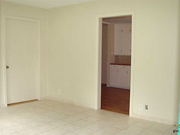 3rd image of 810 W Wolfe St