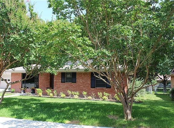 2nd image of 1501 Larue Cir