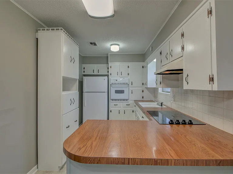 416 Smart St — Photo 10