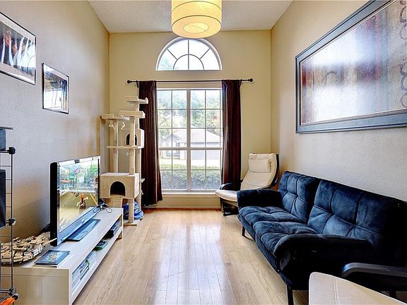 3rd image of 2102 Glen Heights Dr