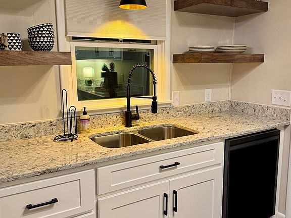 3rd image of 402 8th St