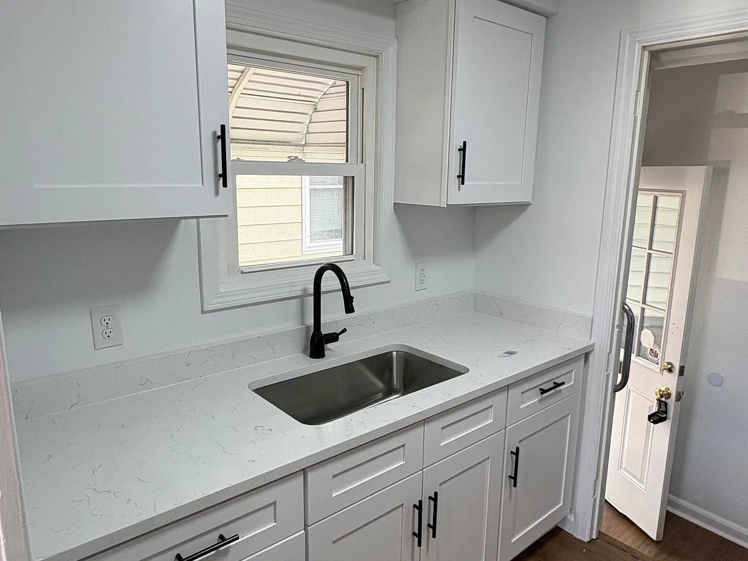 3 bed, 1330 sqft, $1,700 — Photo 2