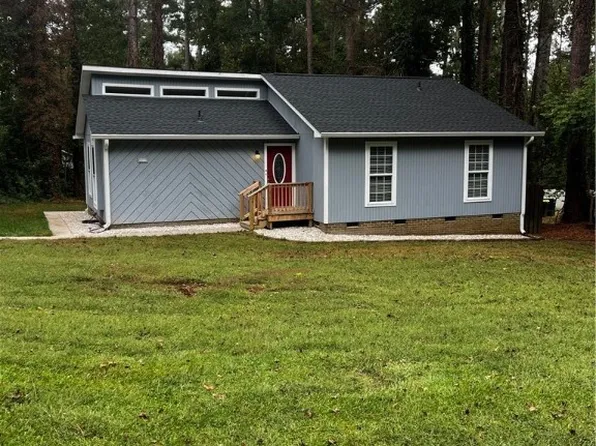 1217 Cedarhurst Dr, Sanford, NC 27332