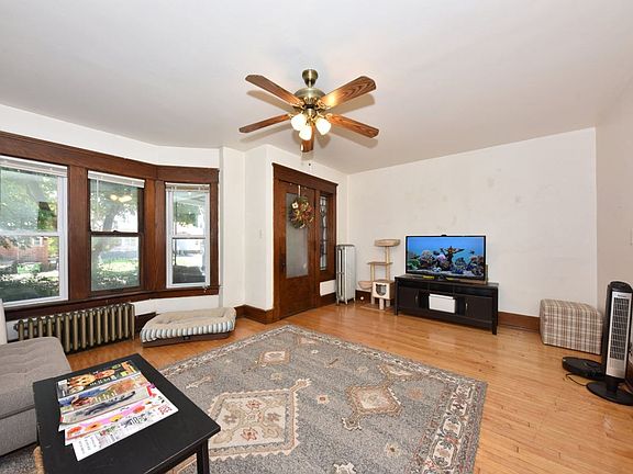 4th image of 2906 N Maryland Ave #0