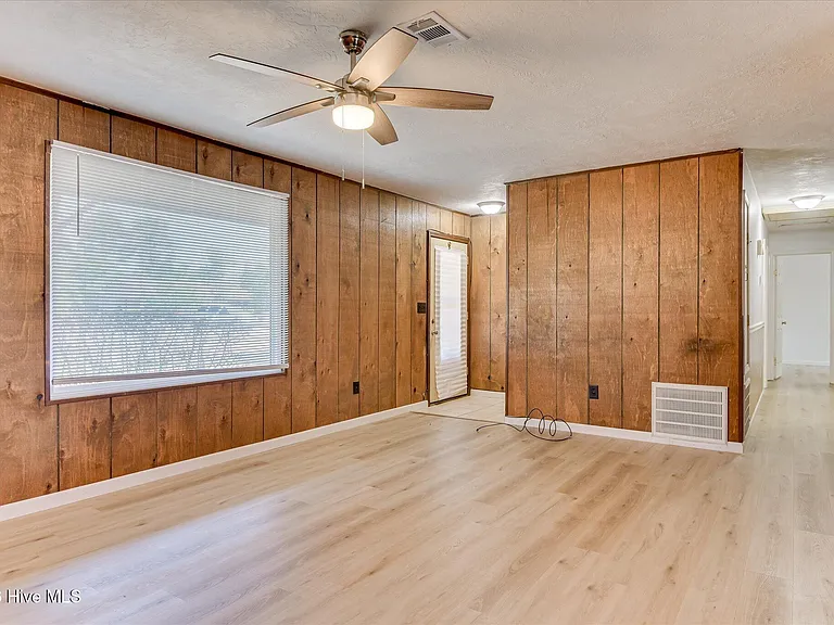 3823 Fairington Dr — Photo 6