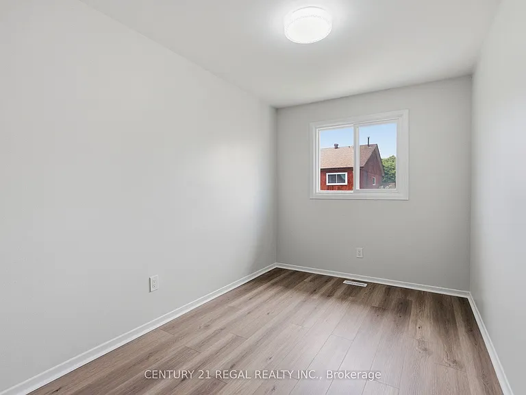 28 Newdawn Cres — Photo 21