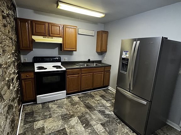 2nd image of 200 E King St #5