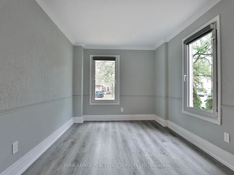1021 Runnymead Cres — Photo 4