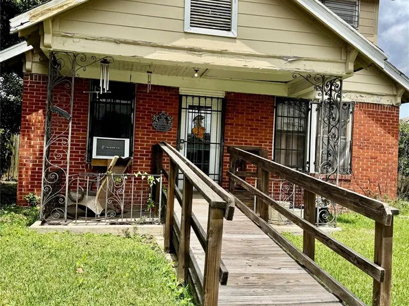 105 Dresden St, Houston, TX 77012