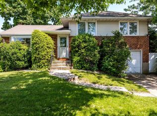 2499 Howard Rd, Bellmore, NY 11710