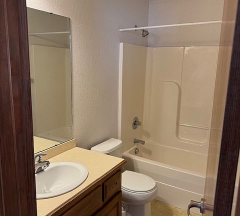 5th image of 625 N Wrigley Ln