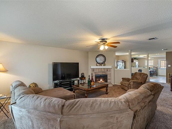 5th image of 2329 White Pine Dr