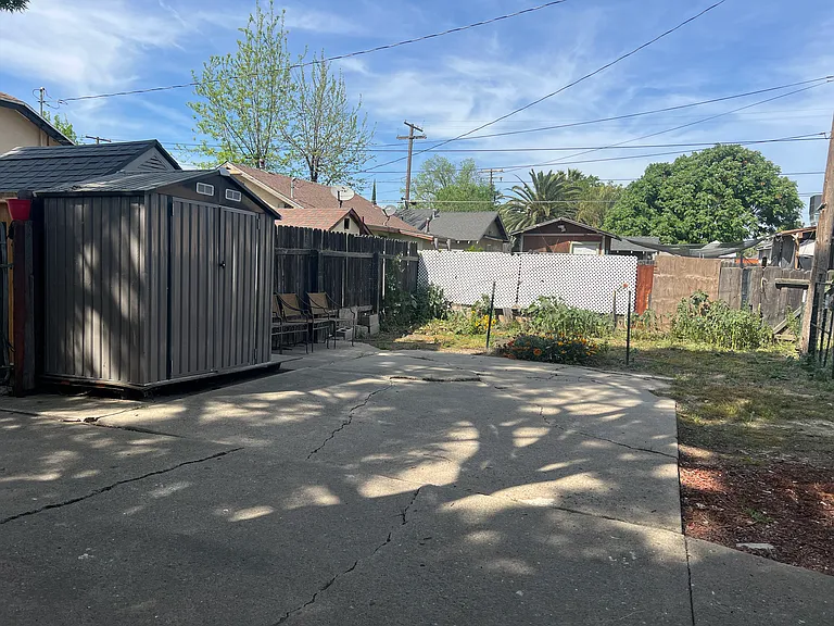 404 Thrasher Ave #A — Photo 3