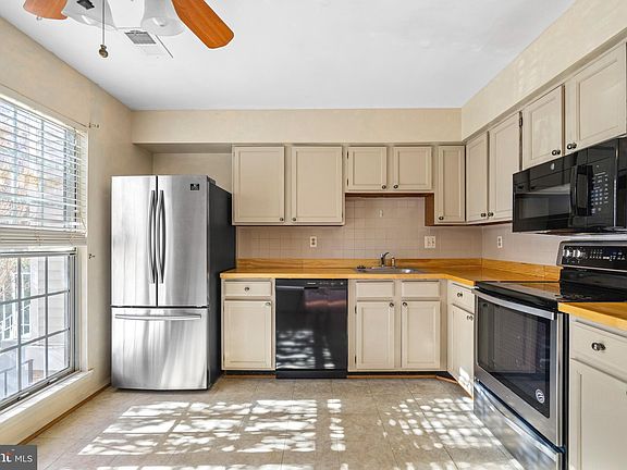 3rd image of 2896 Madeira Ct