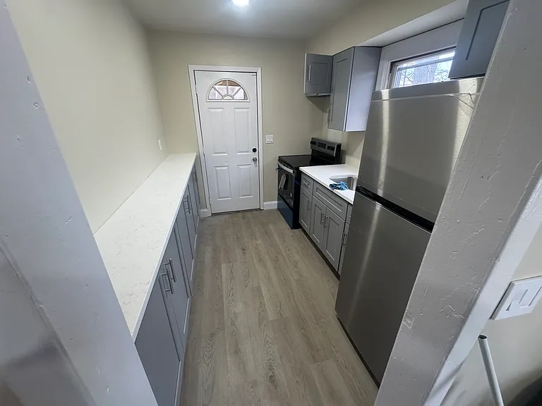 198 Lynbrook Dr — Photo 1