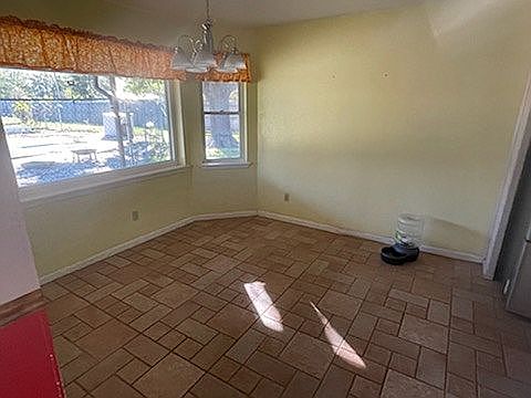 3rd image of 1437 Sioux Ln