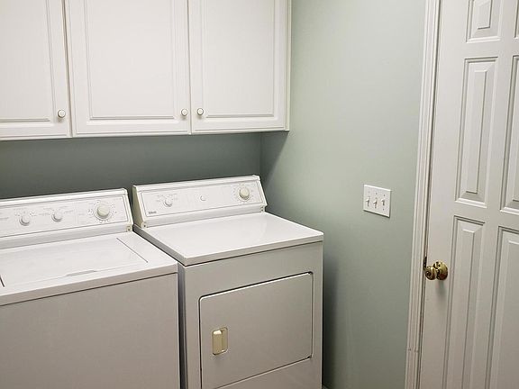 4th image of 418 E Mary Ln