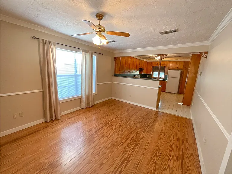 307 W Buck St — Photo 6