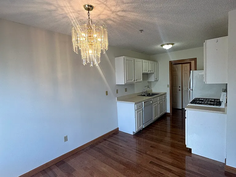 3209 Clement Ave #12 — Photo 3