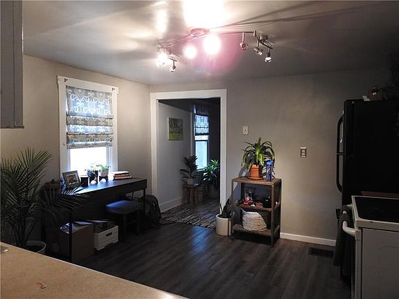 4th image of 117 Wilkes Ave