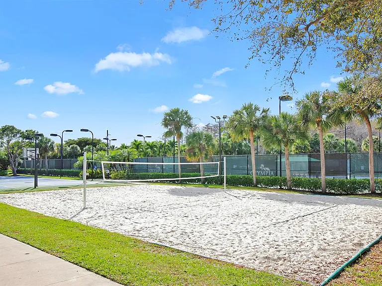 9022 Dupont Pl — Photo 31