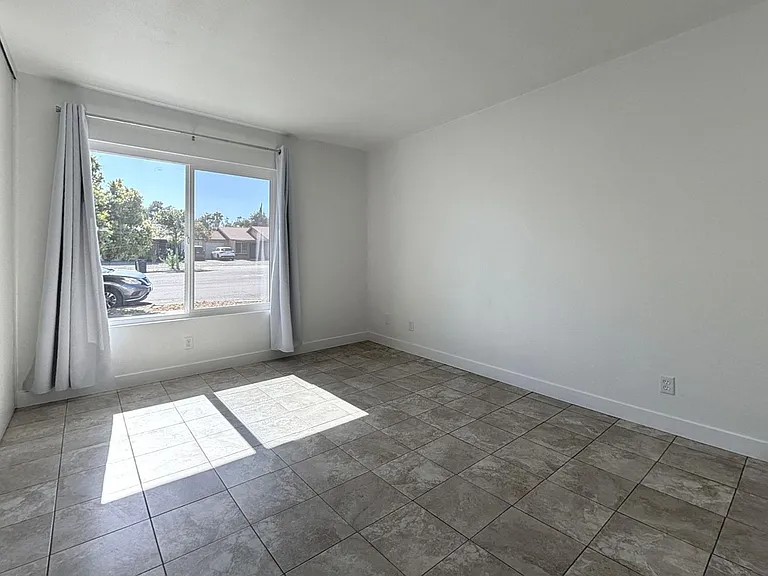 228 Janan Ct — Photo 6