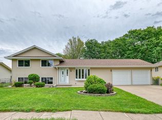 841 Cortland Dr, Apple Valley, MN 55124