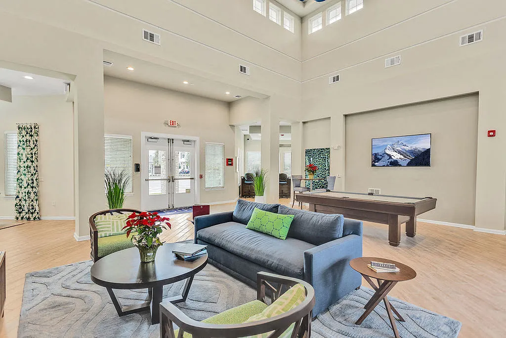 The Palms at Town Center — Photo 4