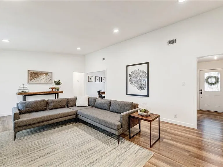 13313 Effingham St — Photo 10