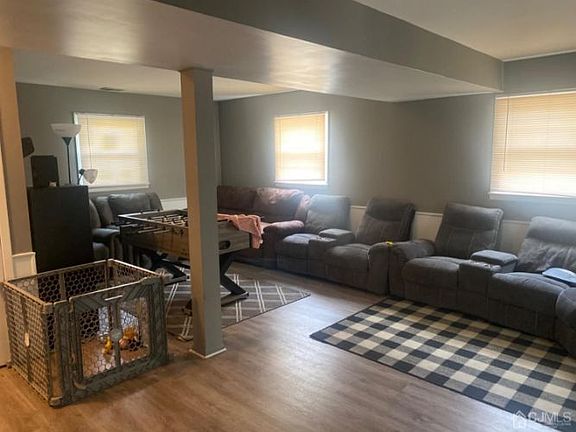 4th image of 348 Hillcrest Ave