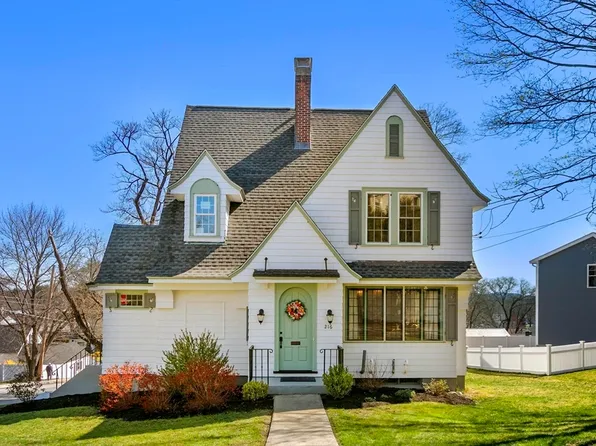 216 Butman Rd, Lowell, MA 01852