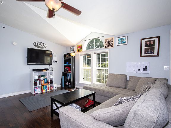 5th image of 14710 NE 85th Cir