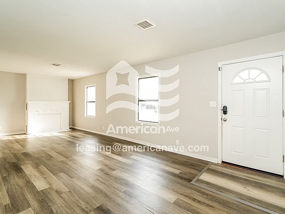 1272398_003_living_room_4.jpg