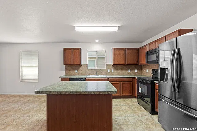3 bed, 2.0 bath, 1703 sqft, $1,695 — Photo 3