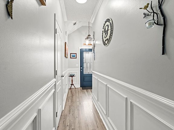 5th image of 111 Montrose Ln