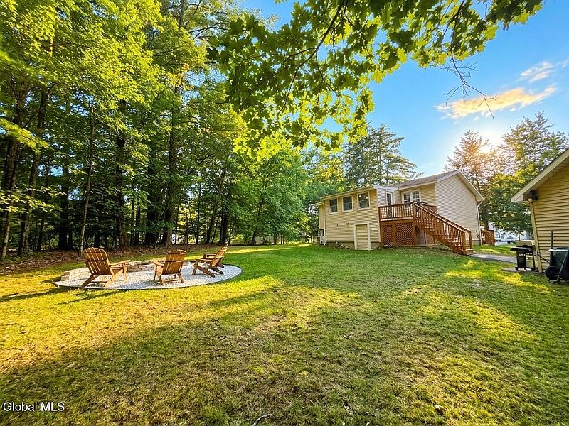 3rd image of 39 Whippletree Road